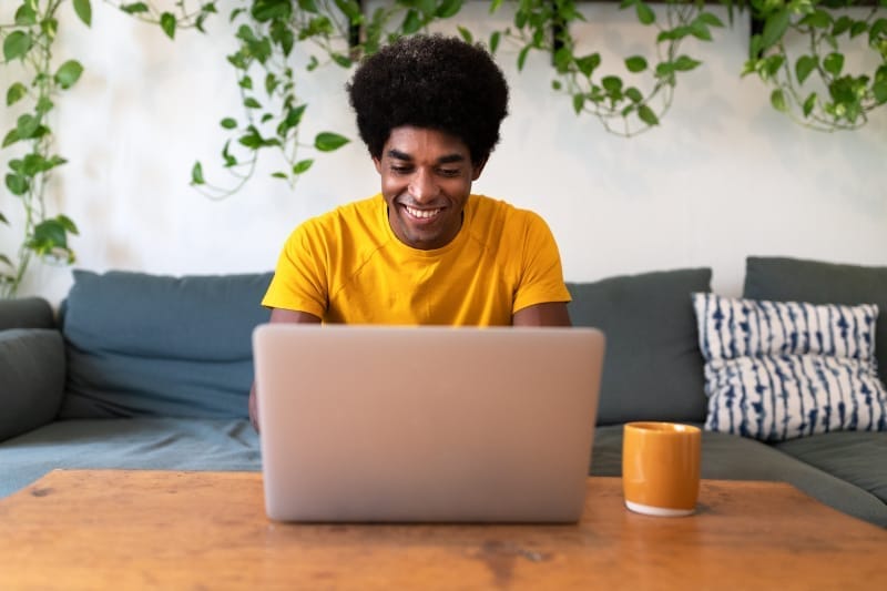 Helpmonks - social media or email